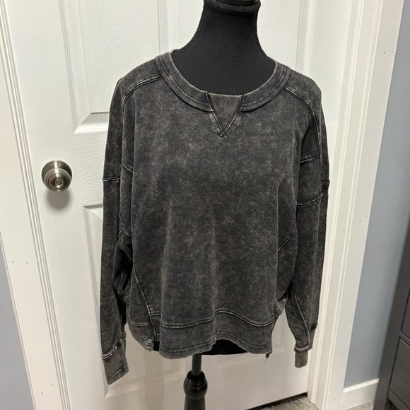 Zenana Outfitters Tops - Zenana Crewneck